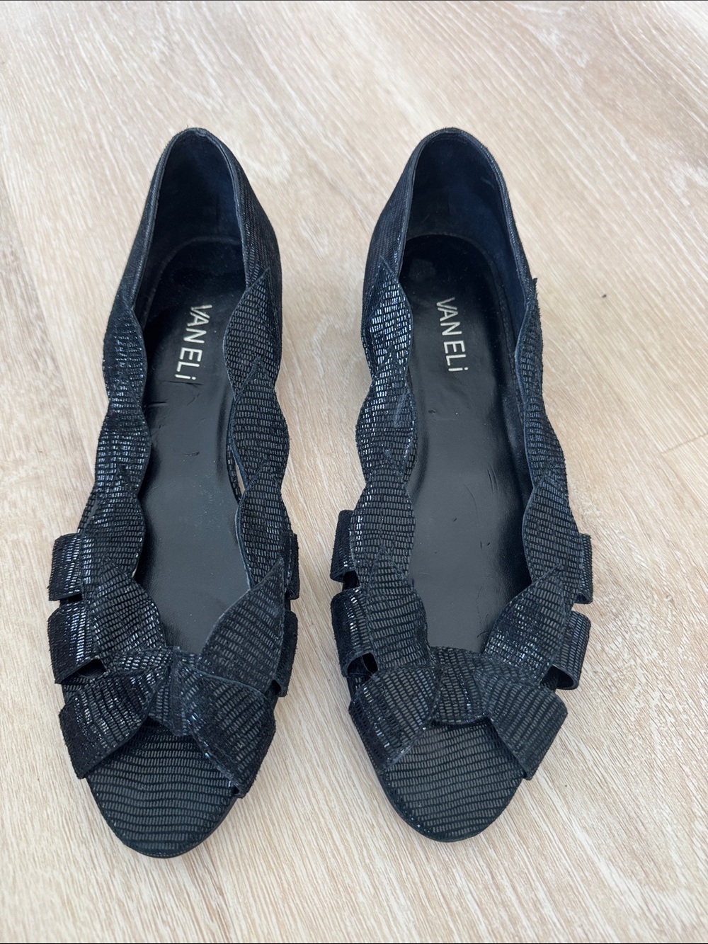 Vaneli Black Textured Bow Flats